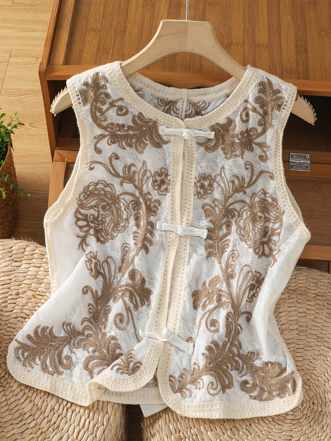 

Summer New Faion Loose round Ne Svel Embroidered Vest Women's High-End Feeling Top Match All Sles Chinese Nationa...