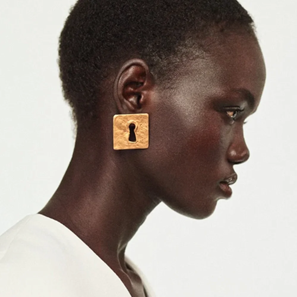 Neo Gothic Metalllegierung vergoldet Schlüsselloch Quadratische baumelnde Ohrringe für Frauen Schmuck Mode Statement Kleidung Accessoires