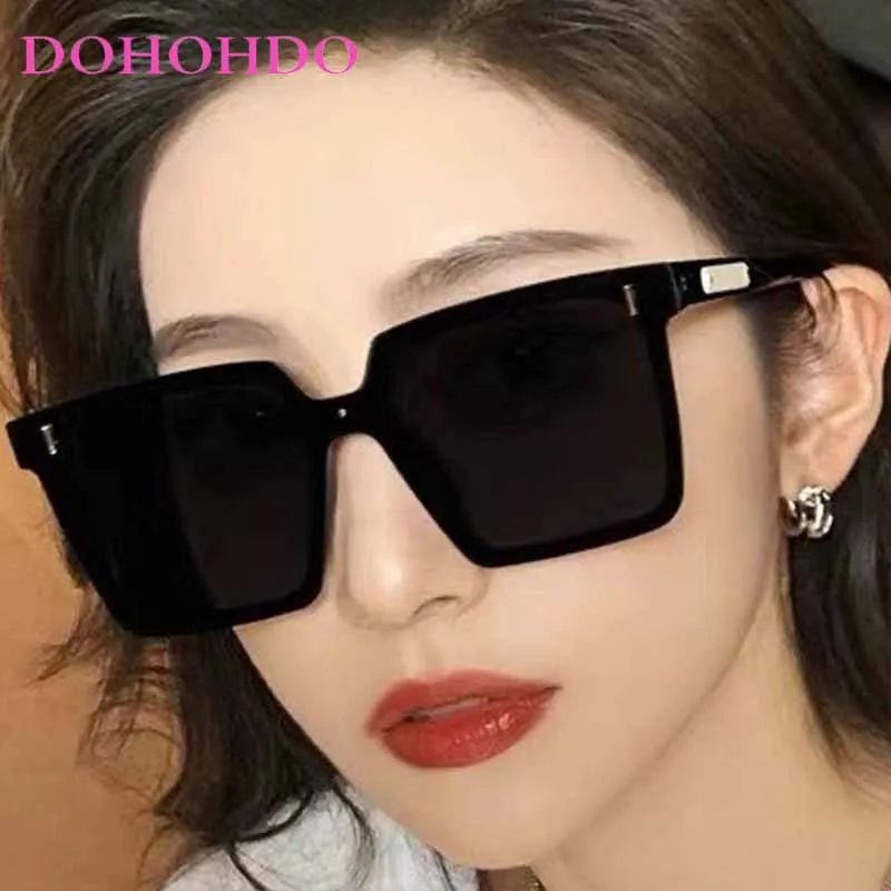 

Luxury Design Classic Retro Rivets Oversized Square Women Sunglasses Trendy Brand Men Sunglass Hiking Drive Sports Eyewear UV400