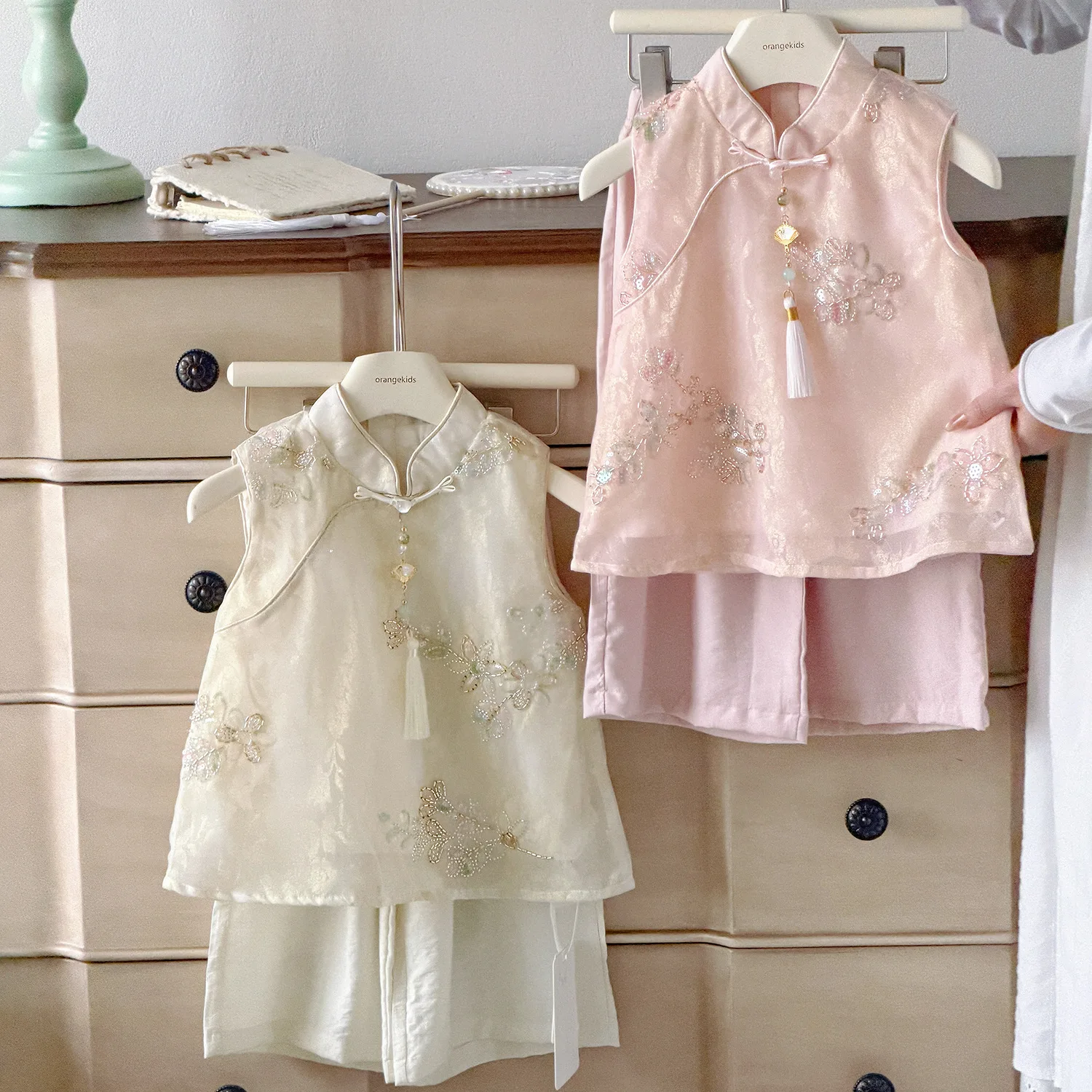 New Chinese Style Embroidered 2 Piece Outfit for Girls Sleeveless Top & Trousers Set with Buttons Tassel Ideal Birthday Present