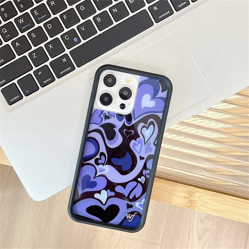 Etui Wildflower 3D Leopard Love Heart do iPhone'a 15 14 13 Pro Max Cute WF Sexy Girl Lips Shockproof Soft Edge Hard Back Cover