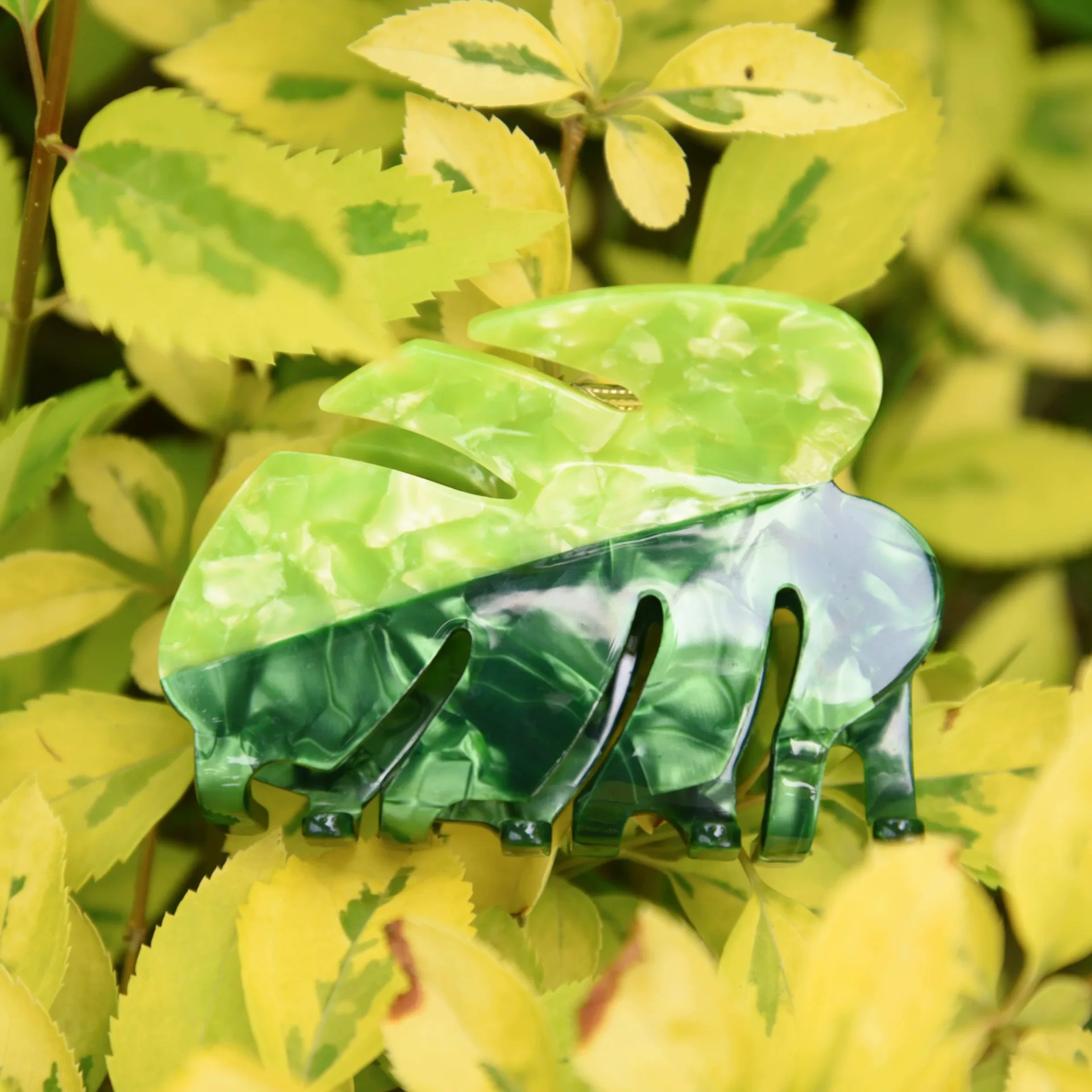 Exquisite Large Leaf Shape Hair Claw Unique Exaggerate Hair Clip 2025 Green Color Hair Accessories Headwear view 3