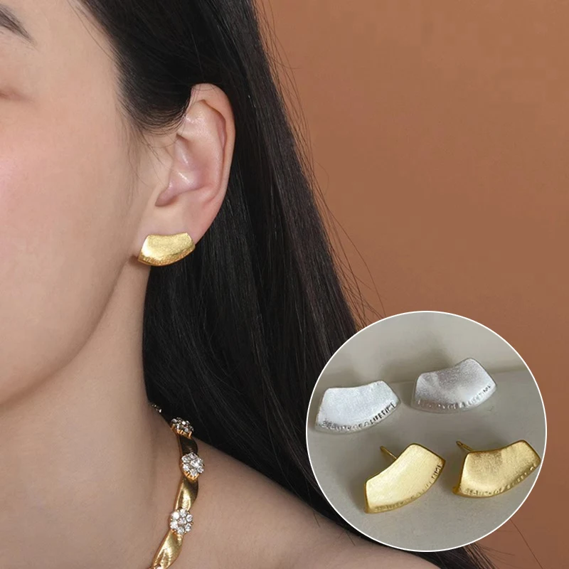 (Ce14)Hot Exquisite Fashionable Brushed Pinna Earrings Style For Women And Men Jewelry Accessories Party Gifts