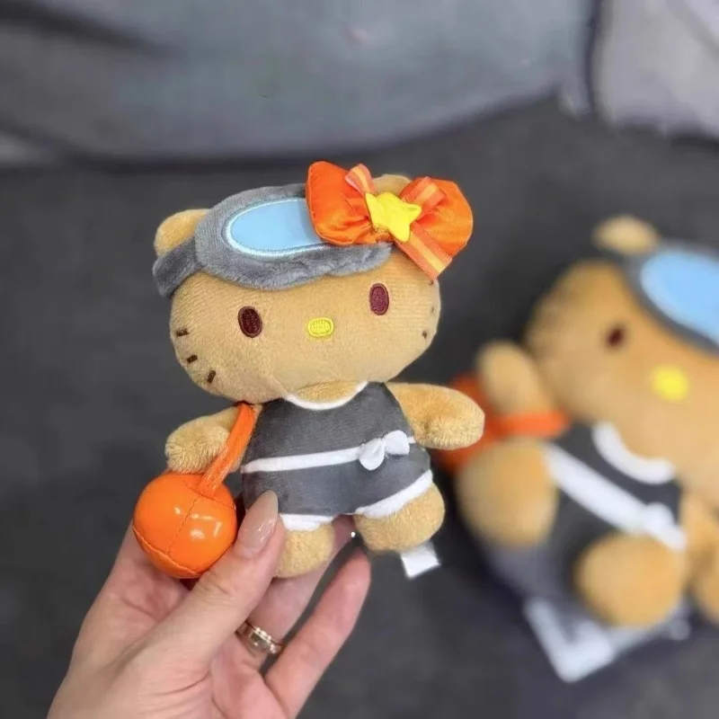 พวงกุญแจตุ๊กตาการ์ตูนซานริโอ้ใหม่ ตุ๊กตาขนนุ่มสีดำ Hello Kitty ตุ๊กตาขนนุ่มเจจูแว่นตาสีส้มโบว์สีส้ม KT cat อุปกรณ์เสริมกระเป๋า