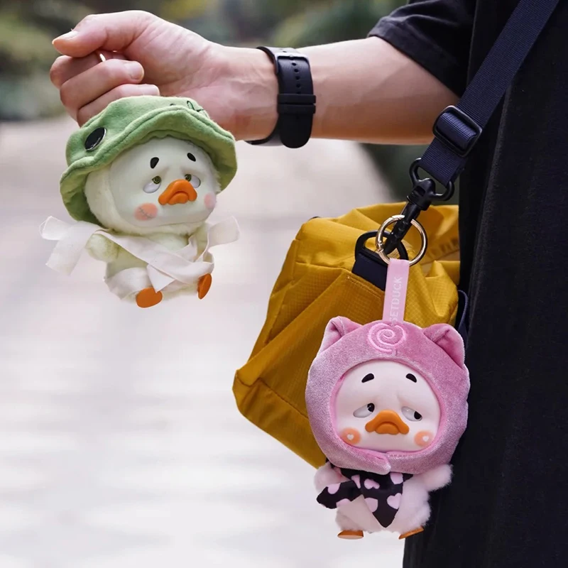 

Коллекционная плюшевая кукла-брелок Upsetduck Colorful Player Duck Series: Сюрприз-бокс, пакет-сюрприз, милый брелок-подвеска, загадочные украшения, подарок