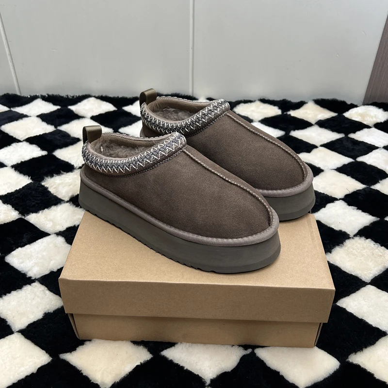 

The most fashionable and beautiful girl's flat wool leather snow boots in 2025 35-42