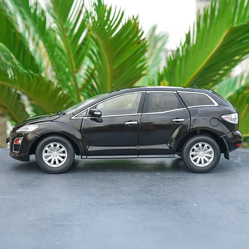 1/18สำหรับ MAZDA CX-7 Diecast รถโลหะ SUV รุ่นของเล่นเด็กของขวัญคอลเลกชันสีดำพร้อมกล่องใหม่ gratis ongkir