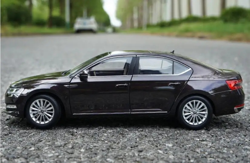 

1/18 VW Skoda SUPERB 2020 Diecast MODEL CAR Kids Gifts Display Gold/Brown