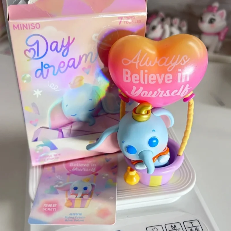 Miniso Disney pudełko z niespodzianką Dumbo dzienna seria iluzji Anime peryferyjne figurki modne słodkie garażowe zestawy zabawka na pulpit prezenty