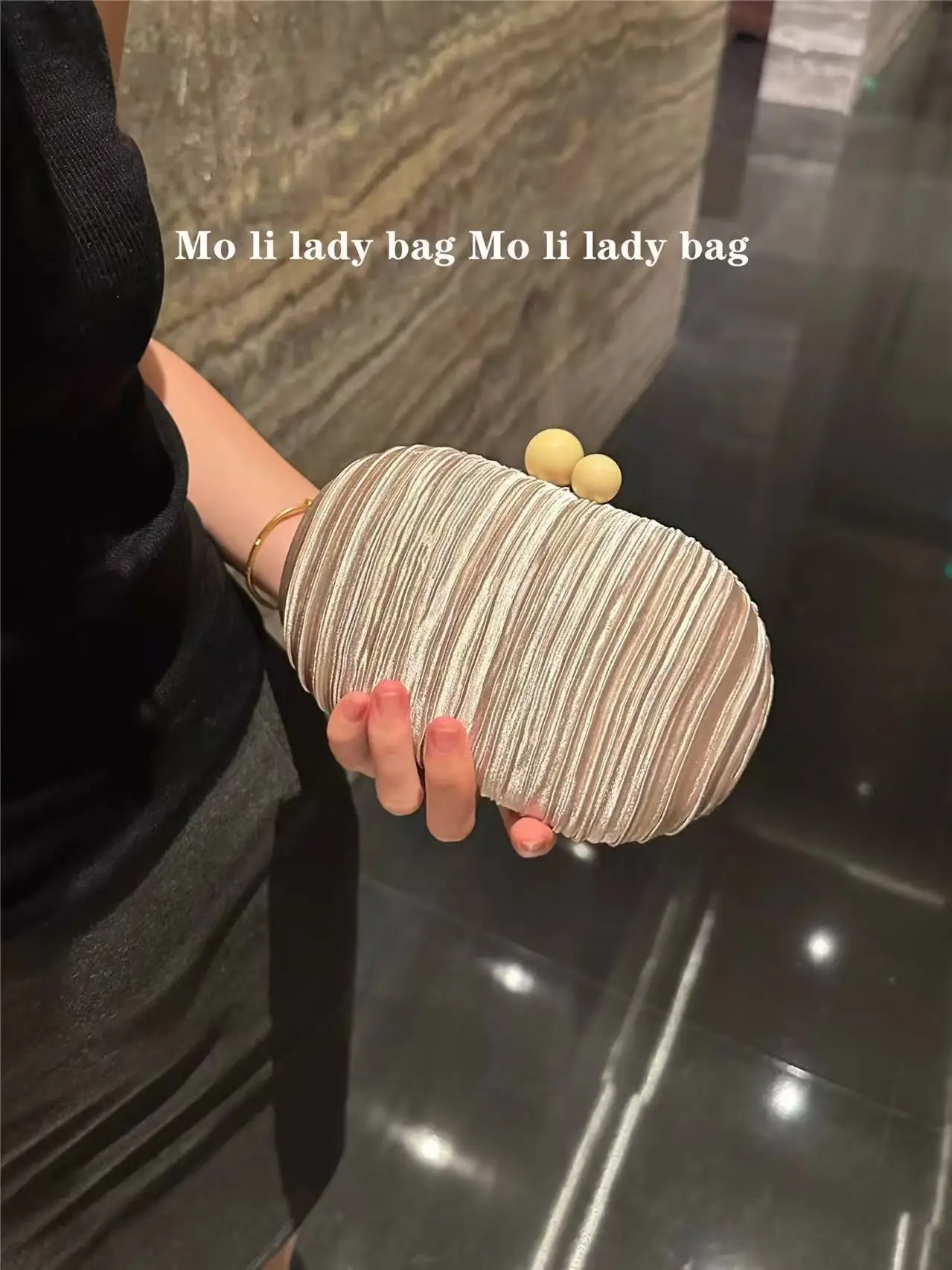 

Luxury Satin Clutch Purse Fashion Pleated Ellipse Bag Women Handbag Female Evening Bag Wedding Party Banquet Bag Crossbody Bag