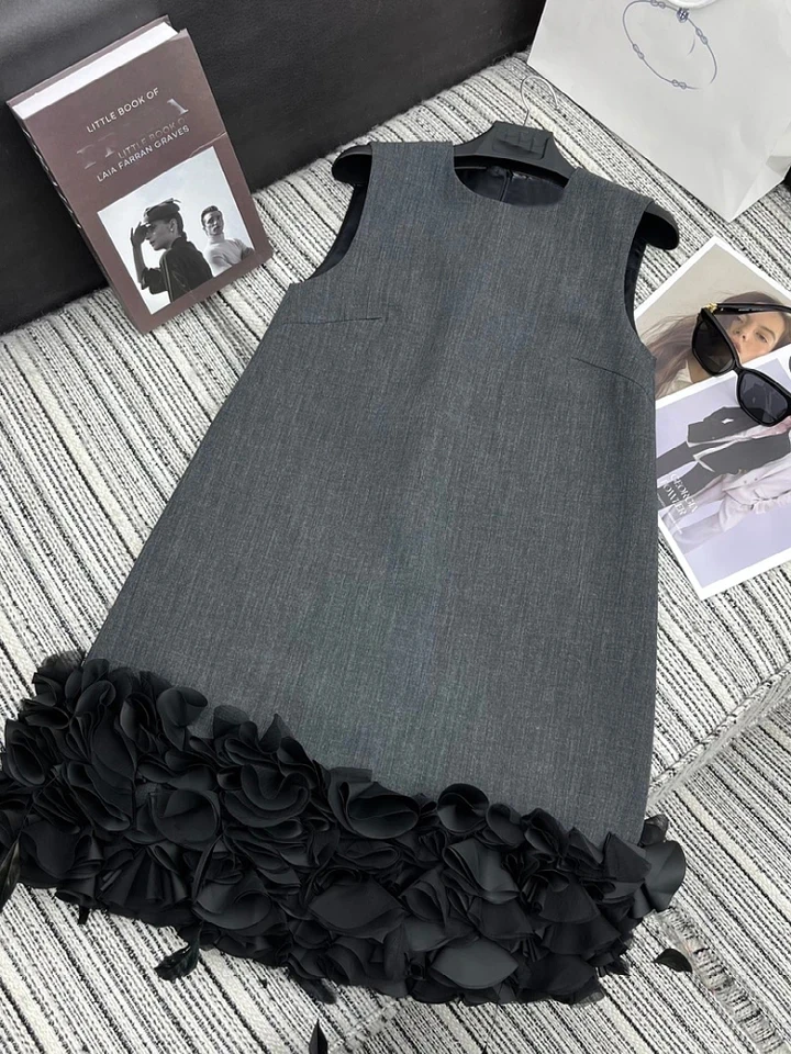 

2024 Spring Summer Luxury New Women High Quality Grey Vest Sleeveless Dress for Lady