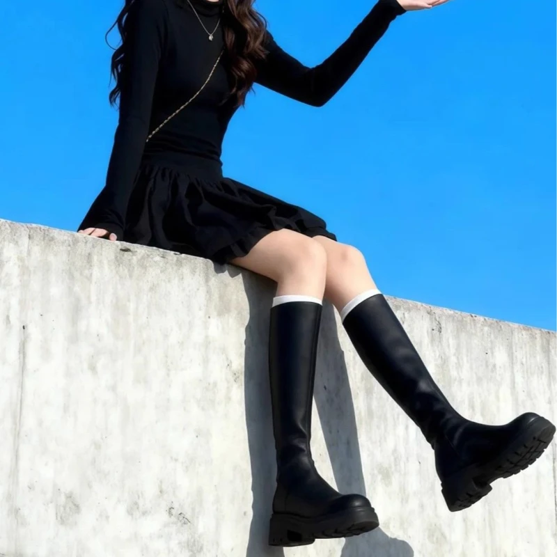 

Elegant Black Dress with A Ladylike Atmosphere. Autumn and Winter Coat with Half Turtleneck Puffy Skirt.