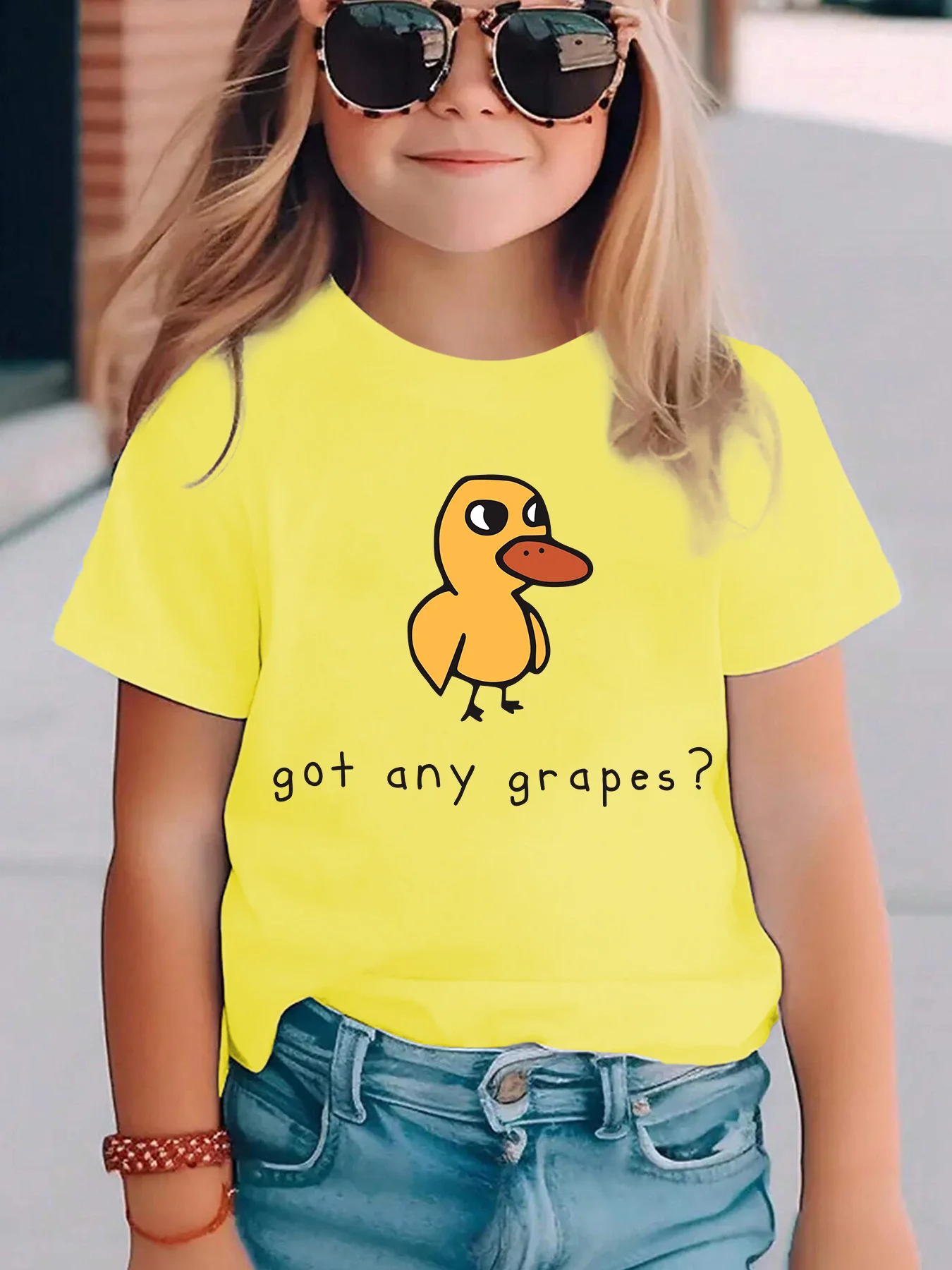 2026 Zomer Mode Meisjes T-shirt met ronde hals en korte mouwen GOT ANY GRAPES Gele eendprint Casual veelzijdige top Meisjeskleding