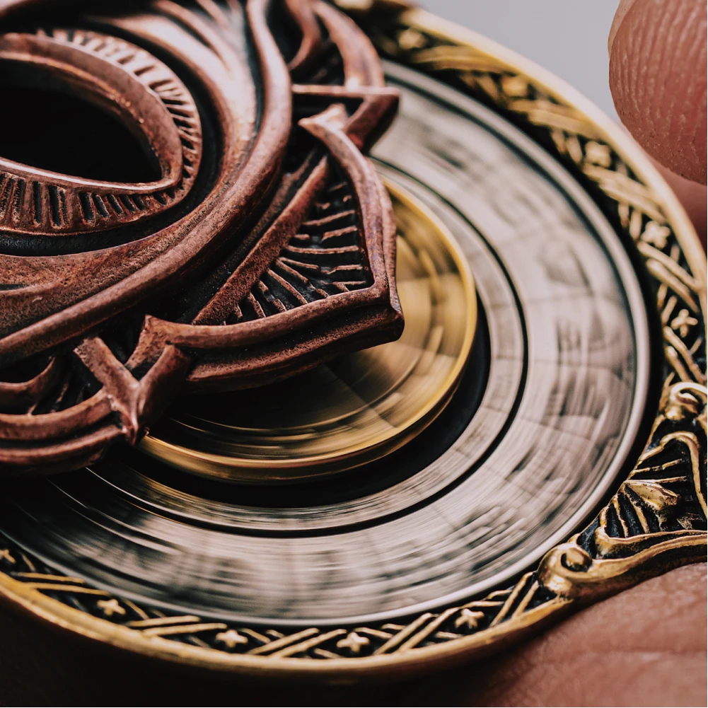 COPPERTIST.WU Tarot Vision Pendant - All-Seeing Eye Necklace, Rotating Tarot Divination Spinning Fidget Anxiety Relief  Necklace