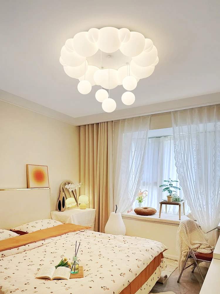 Full-spectrum eye protection, cream style, simple bubble clouds, bedroom lights, warm and romantic, children's room lamps