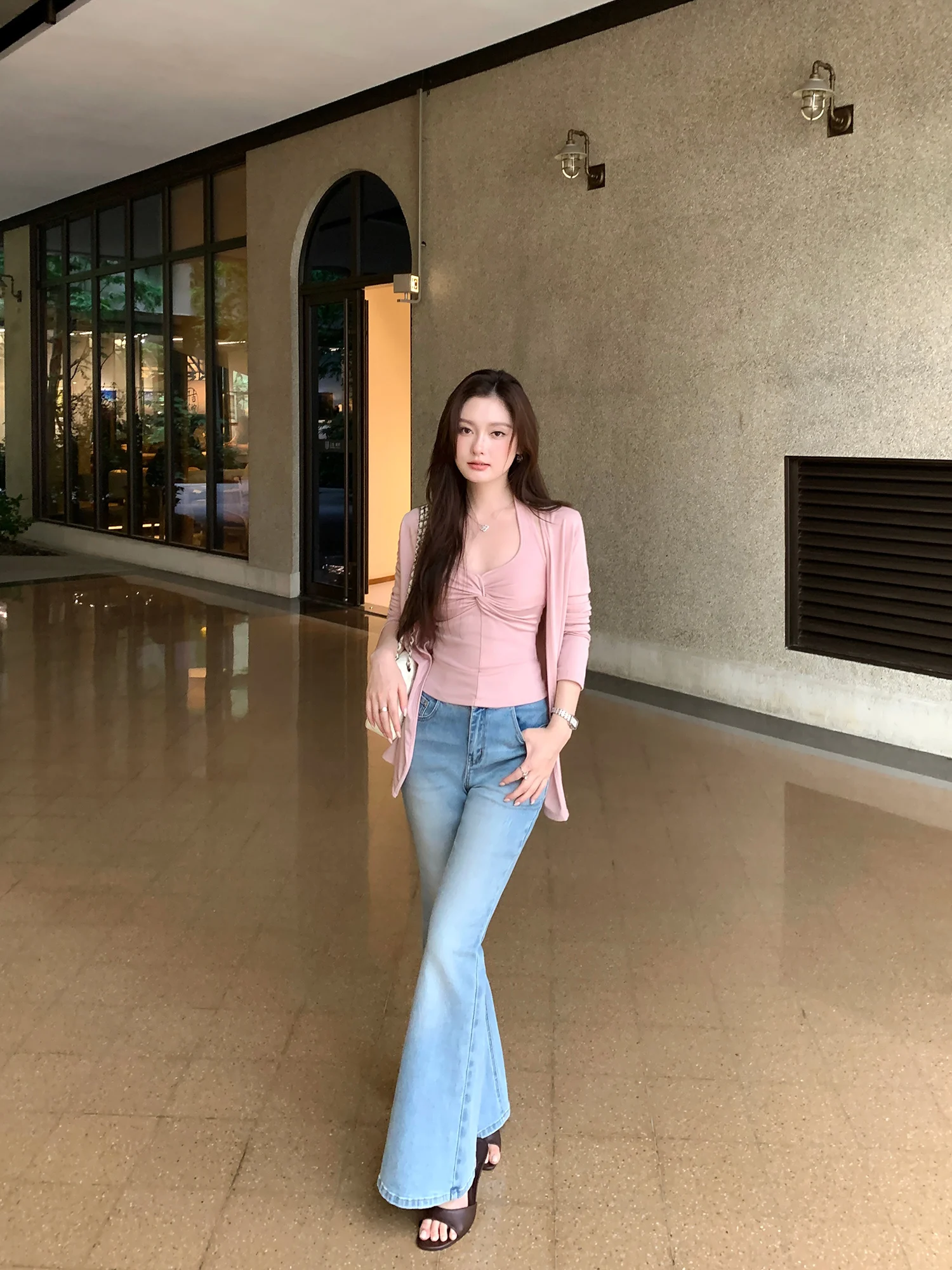 Pusumede High Waist Bell Bottom Jeans Women's Slim Fit Light Blue Fashionable Modeling Jeans Cotton High Elasticity Zipper Cl...