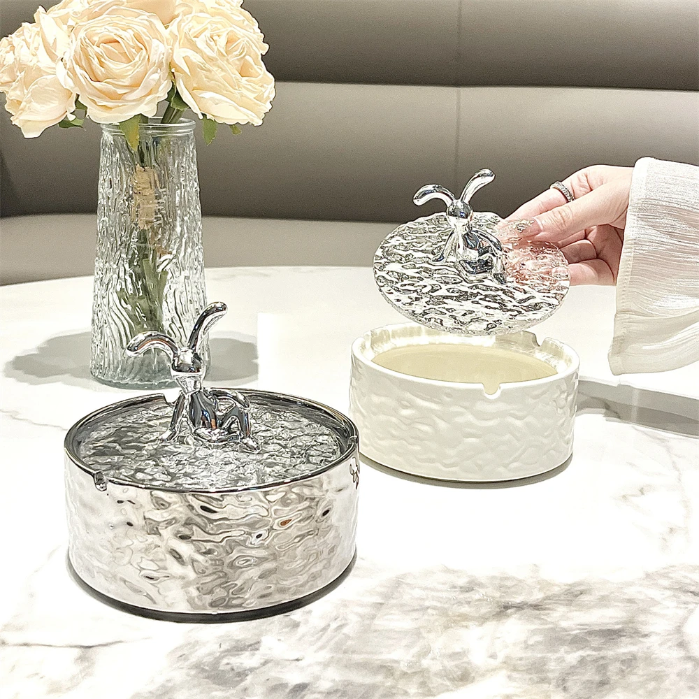

Luxurious Cream Ceramic Ashtrays Household Modern Desktop Ornament Anti Fly Ash Storage Box Pieces Office Smoking Accessories