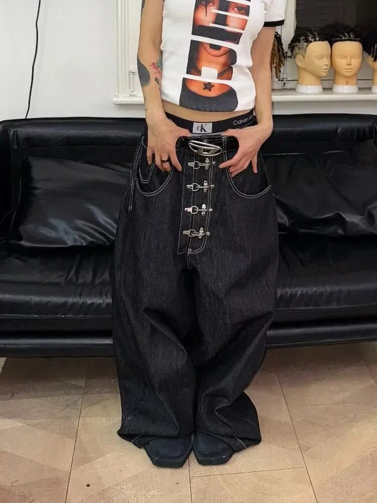 بنطال نسائي عتيق بنمط الشارع بخصر عالٍ وإبزيم معدني منحني وواسع الساق مستقيم من قماش الدنيم الفضفاض