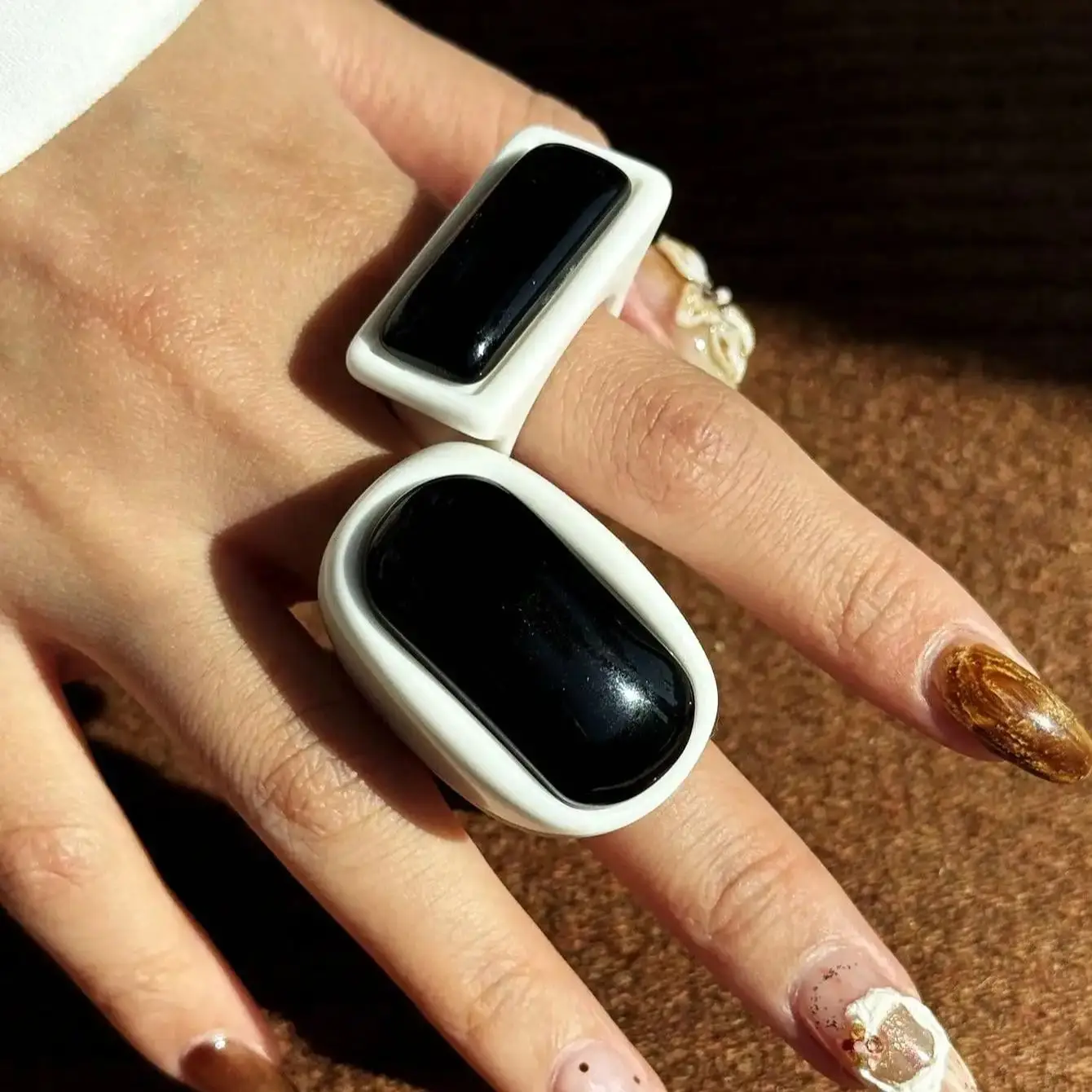 2PCS Autumn/Winter Black & White Geometric Square Resin Rings Retro Women's Fashion Jewelry Gift for Music Festivals NEW