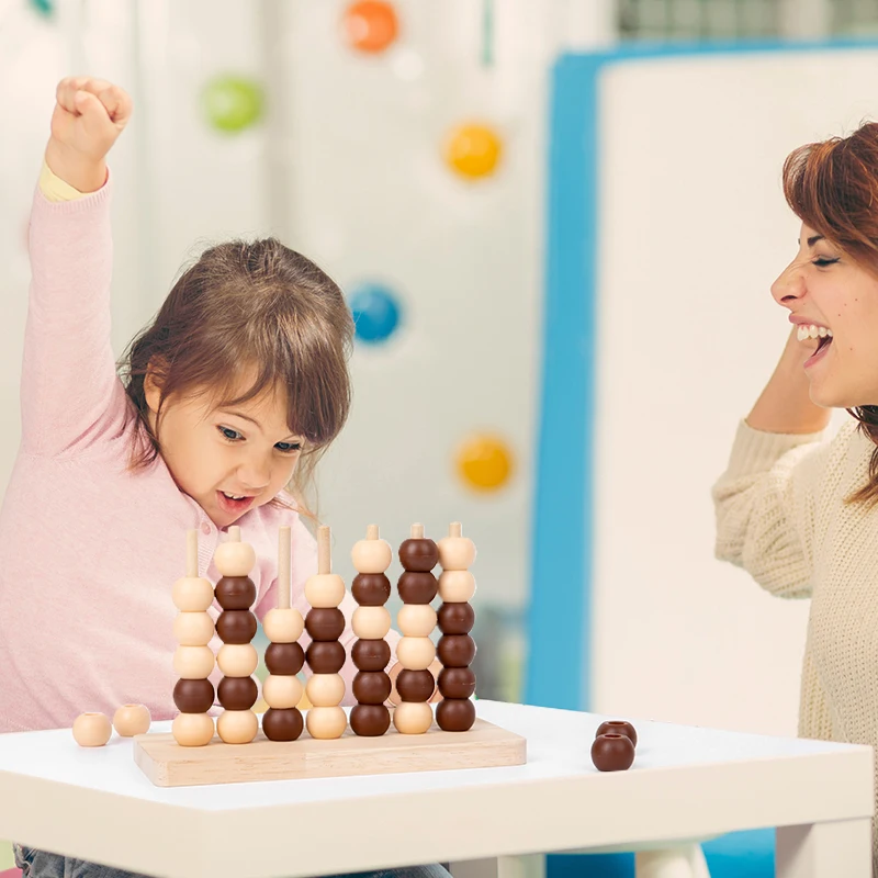 Giocattolo dell'abaco bicolore: scivolare le perline per praticare il conteggio. I bambini imparano a contare e riconoscono i numeri in un modo super divertente!