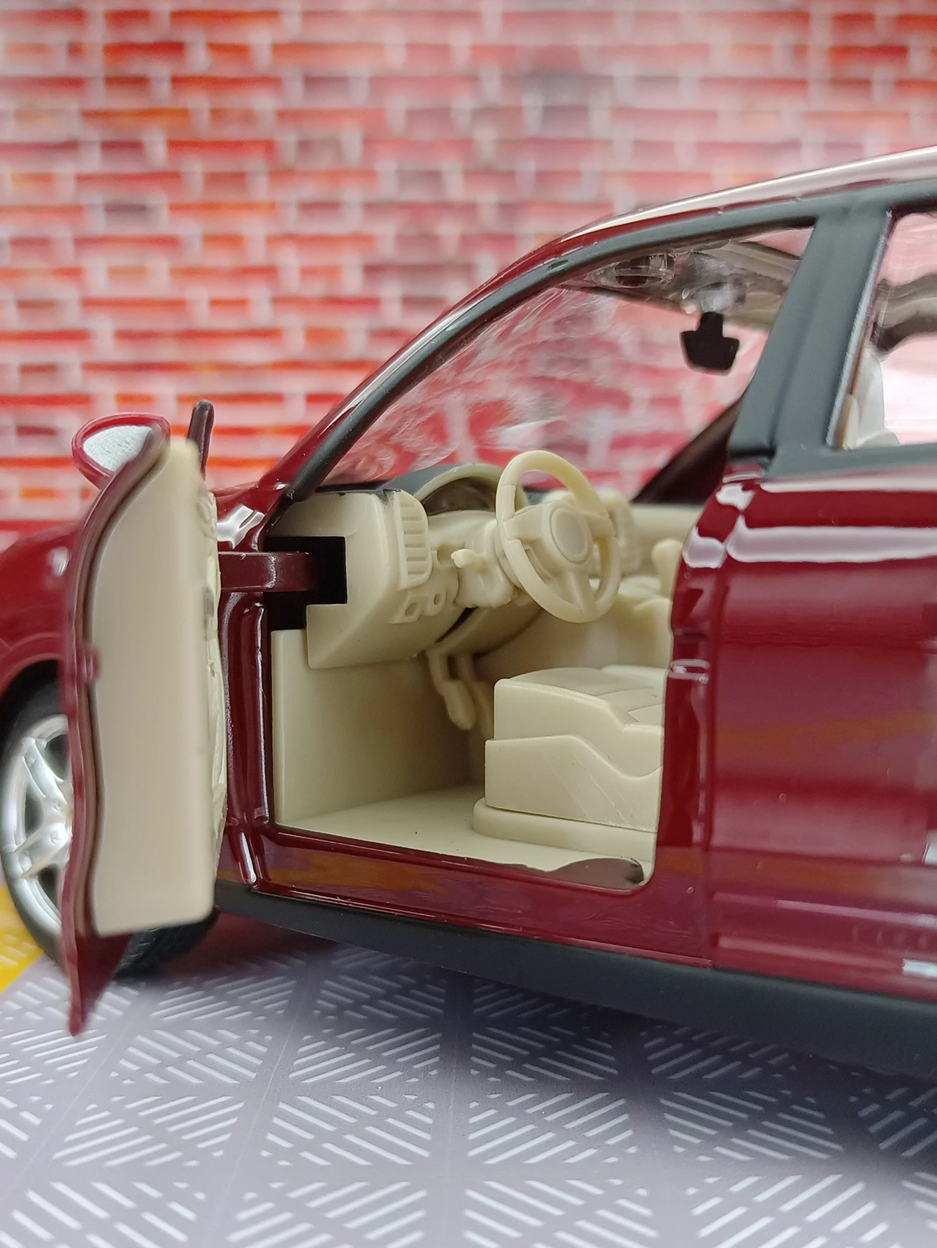 1:24 Porsche Cayenne SUV vehículo todoterreno de aleación modelo de coche decoración, puertas y capó de motor, maletero se puede abrir para niños