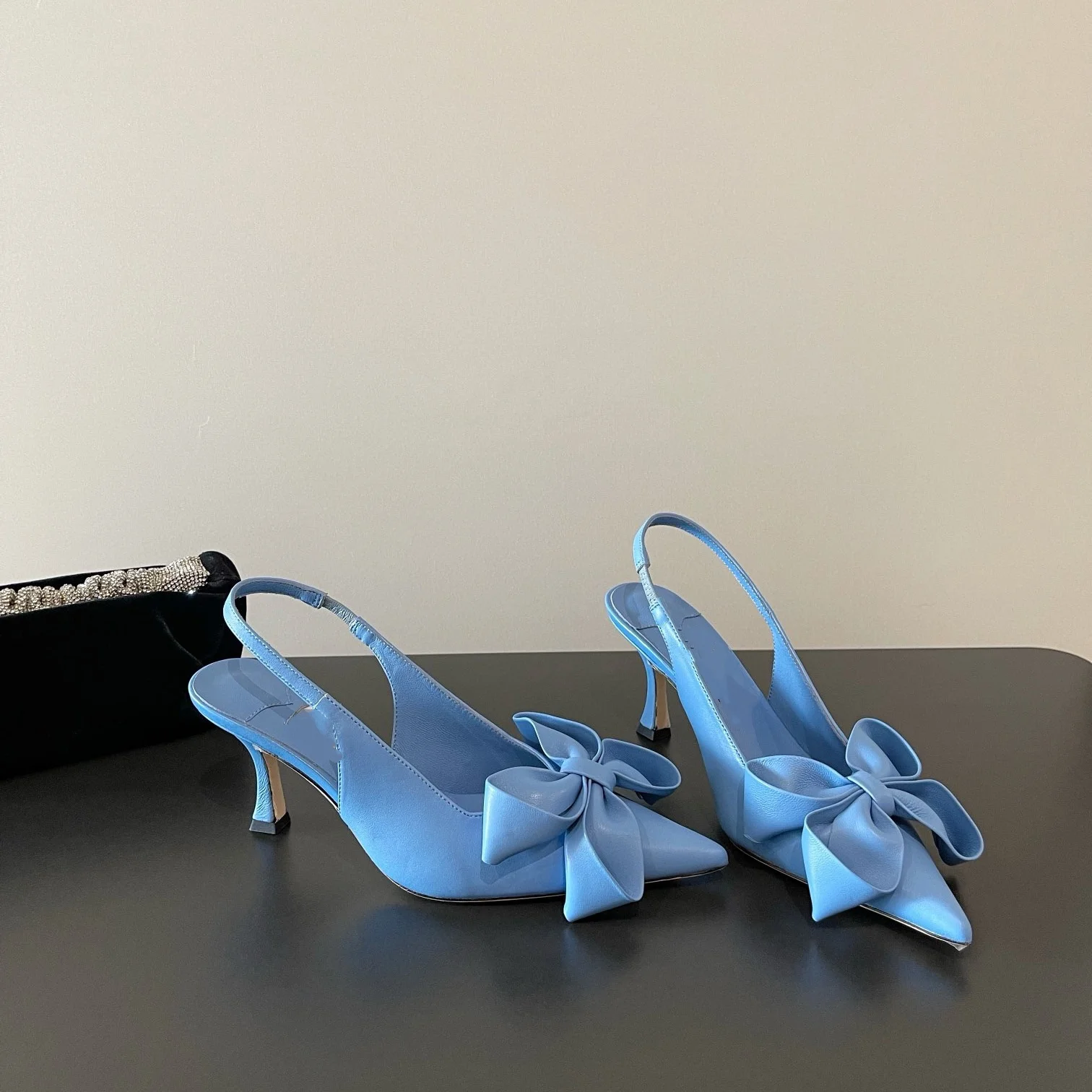 

Летние женские сандалии с острым носком и узлом-бабочкой на щиколотке, летние женские сандалии без шнуровки на среднем каблуке с шипами, дизайн, обувь большого размера