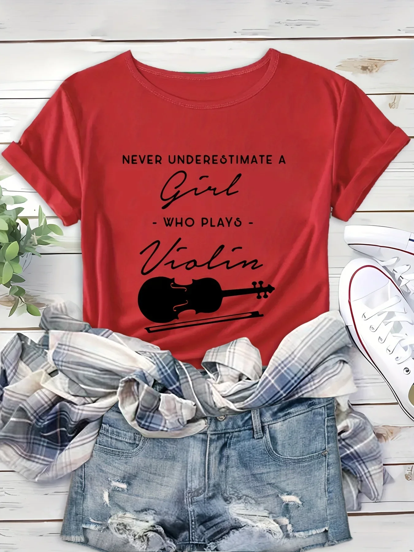 تي شيرت كمان مطبوع كلاسيكي برقبة دائرية وأكمام قصيرة فائقة النعومة تي شيرت مستوحى من الرياضة للنساء مثالي للمناسبات غير الرسمية