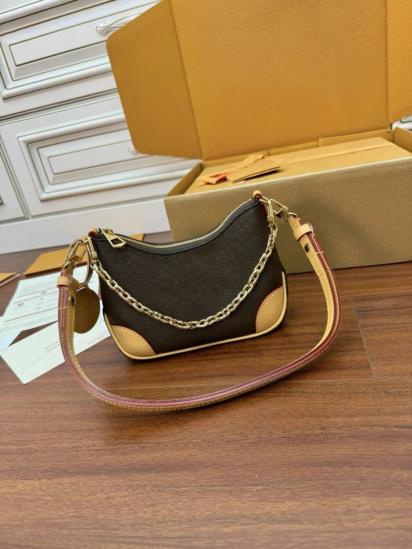 Vintage Ladies Small Curved Hobo Handbag Contrast Corner Patch PU Leather Zipper Closure Fashion Shoulder Bag