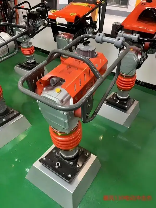Lightweight Mobile Soil Compacting Machine For Road And Building Foundation Tamping