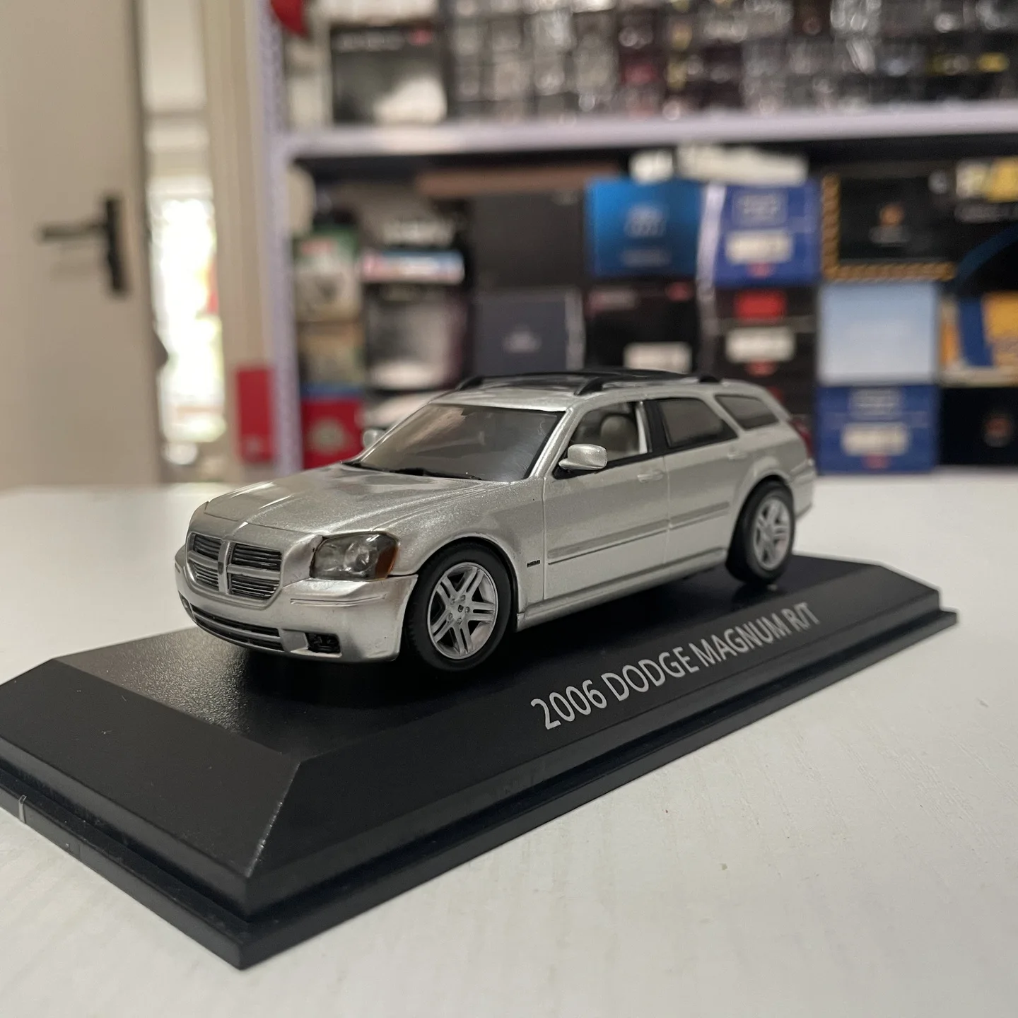 Norev escala 1:43 liga fundida dodge magnum r/t 2006 brinquedos carros modelo clássicos nostalgia presentes adultos lembrança exibição estática
