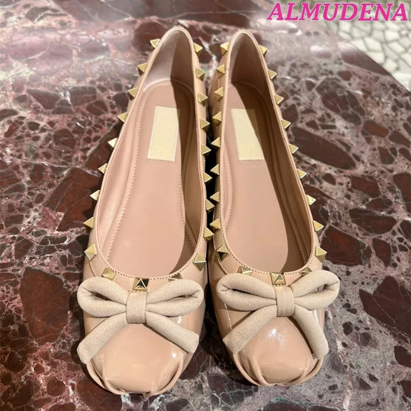 

Nude Bowknot Rockstud Ballet Flats Women Black Patent Leather Round Toe Flat Sandals 2023 New Luxury Designer Summer Shoes