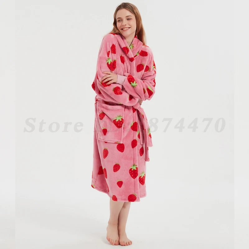 Strawberry Print Flannel Robe Female Autumn Winter Thick Bathrobe Kimono Gown Loose Coral Fleece Sleepwear Nightgown Home Wear