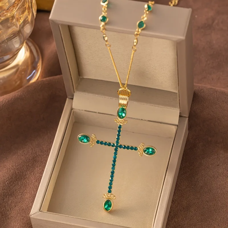 Exquisite Retro-Halskette mit grünem synthetischem Zirkonia-Kreuzanhänger für Herren und Damen, geeignet für den Alltag, Hochzeiten und als exquisites Geschenk
