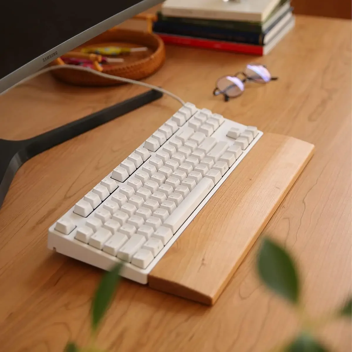 Bamboo, wood, solid wood, minimalist style, solid wood keyboard, wrist rest, mouse, hand rest, gaming, home and office use