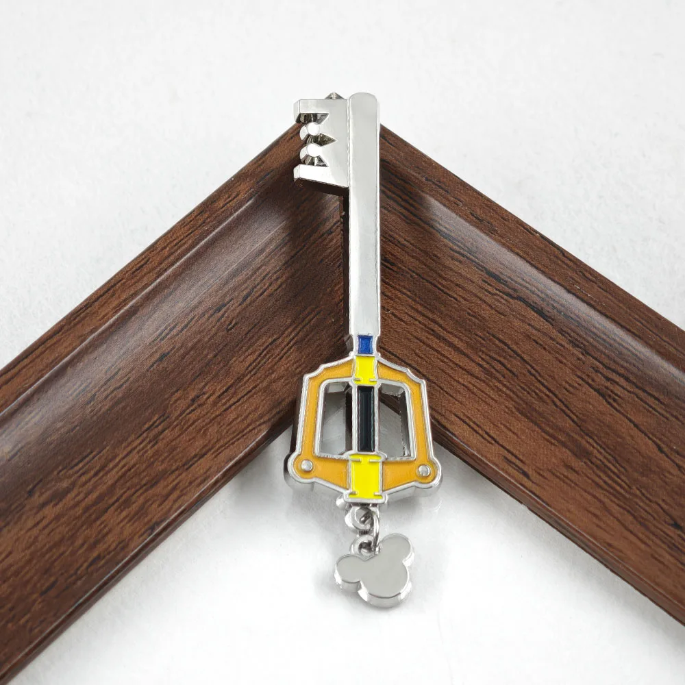 Kingdom Hearts Keyblade Brooch Crown Key Metal Badge Dangling Chain Enamel Pin Game Anime Peripheral Lapel Pin Accessory Gift