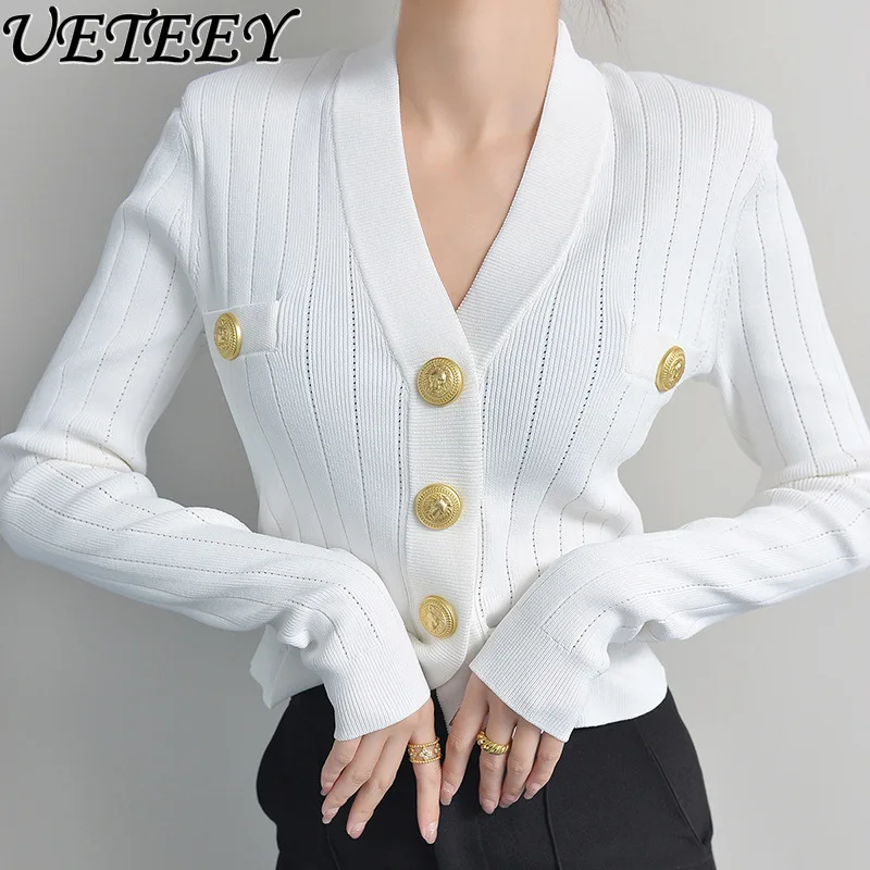 

Новинка Весна 2026: Элегантный укороченный кардиган с V-образным вырезом, золотой пряжкой и длинными рукавами, облегающий, подчеркивающий фигуру