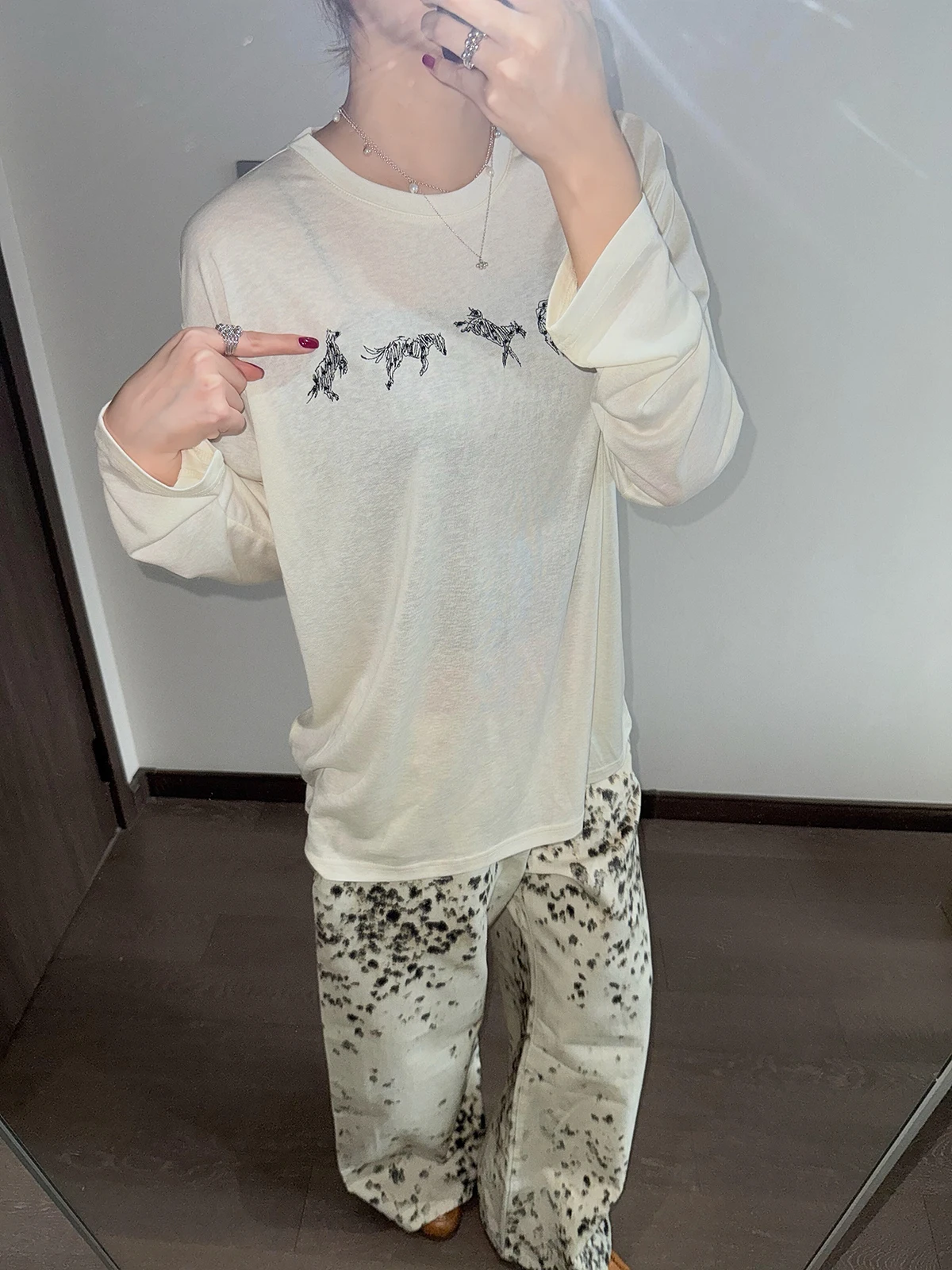 Loose Fit Long Sleeve T-Shirt Sakura Model Sun Protection Graffiti Design Printed Thin Cotton Top for Women Summer Casual Wear