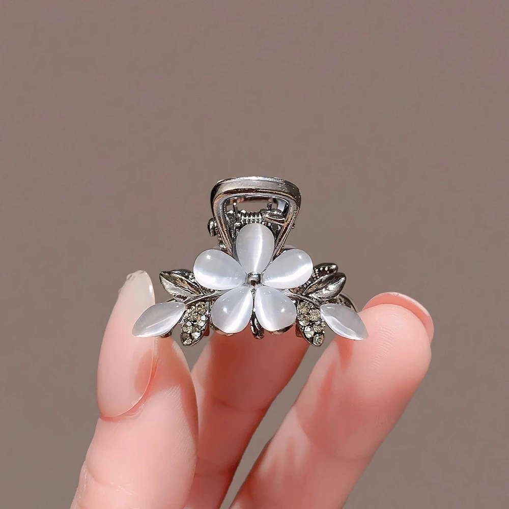 

New Fashion Women Hair Clips Mini Ponytail Hair Claws Sweet Cute Shining Flower Side Barrettes Headwear
