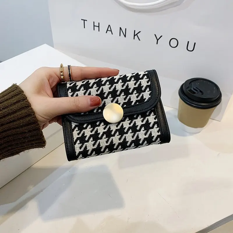 

Elegant Wallet Mini Bag For Ladies, Portable High-Capacity Storage With Easy To Carry Features And Premium Finish