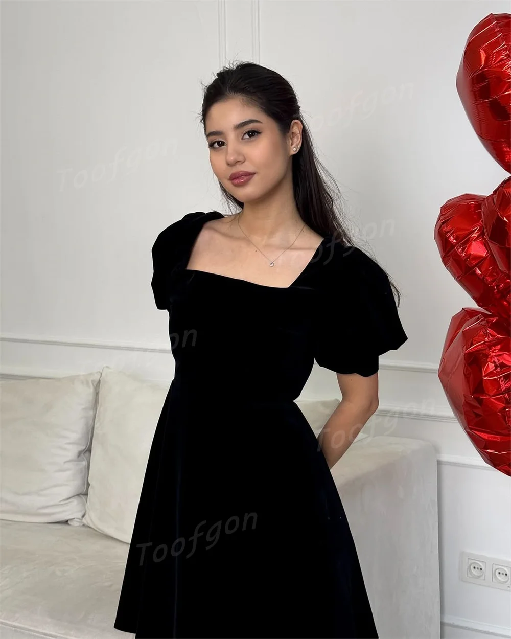 Toofgon ساحة سوداء قصيرة فساتين لحضور الحفلات الموسيقية المخملية قصيرة نفخة الأكمام فساتين السهرة الرسمية مخصصة النساء الزي فساتين الحفلات الراقصة
