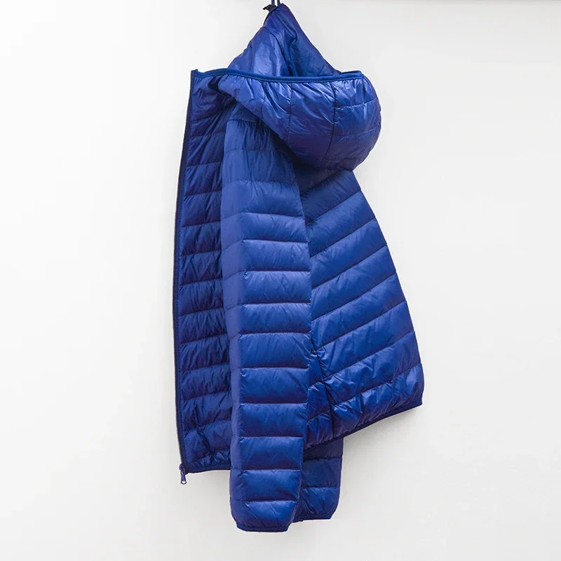 معطف شتوي رجالي موضة 2025 بقلنسوة سترات بيضاء مبطنة للأسفل مقاس كبير معطف خفيف للأسفل سترات محمولة ضيقة للأسفل