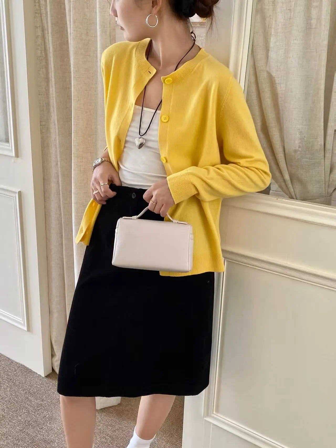 سترة نسائية من صوف ميرينو 100% أنيقة بلون نقي ورقبة دائرية سترة تريكو صديقة للبشرة ناعمة للاستخدام اليومي طراز متعدد الاستخدامات