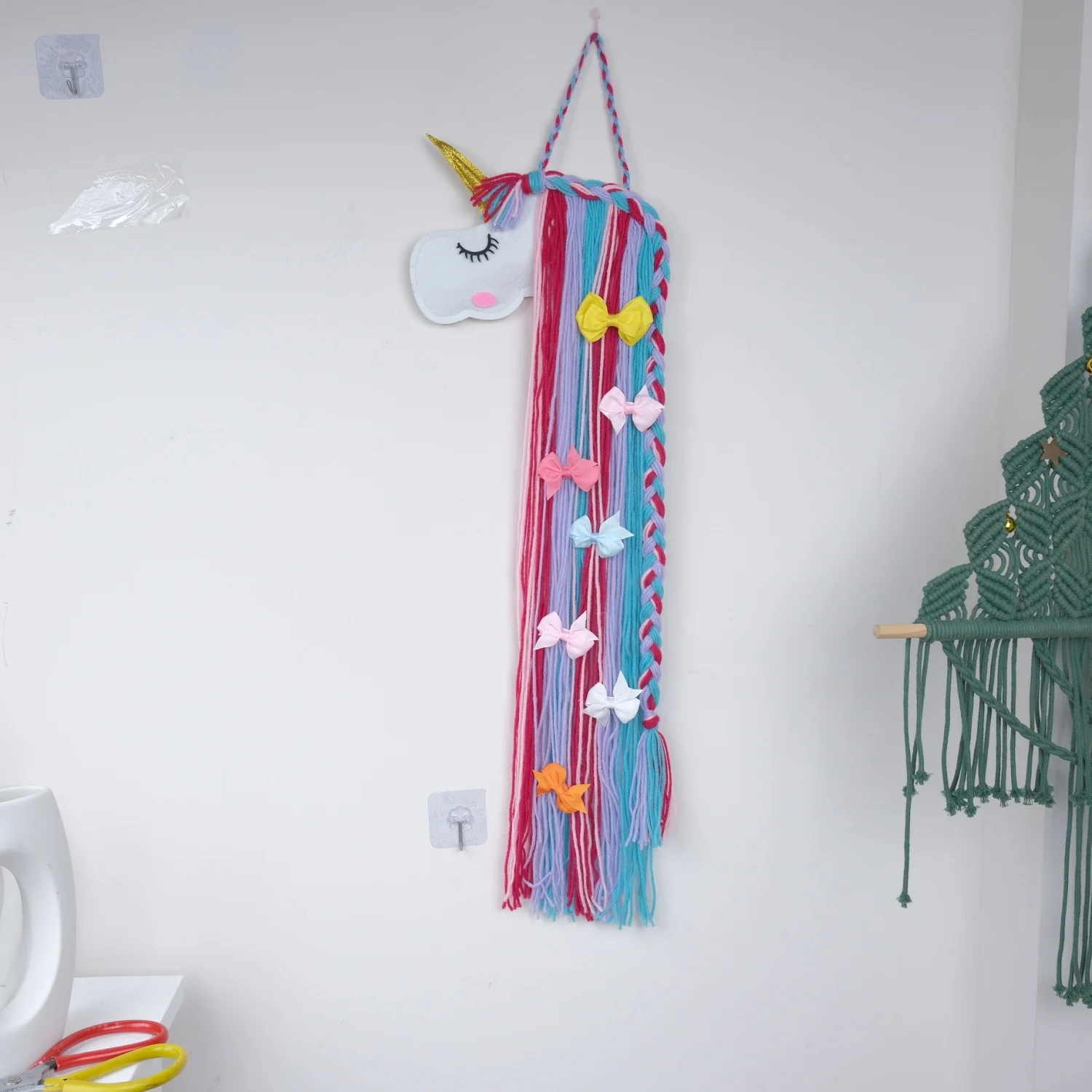 Einhorn, Haarspange für Mädchen und Aufbewahrung für Haaraccessoires, Wanddekoration für das Zimmer, Aufbewahrungsregal für Haarbänder, niedliches, handgefertigtes Filzprodukt. – Detail 12