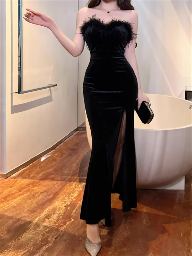 セクシーなハイ スリット ストラップレス フェザー ブラック ベルベット イブニングドレス ファッション ノースリーブ ファー スラッシュネック ペンシル ロング パーティードレス