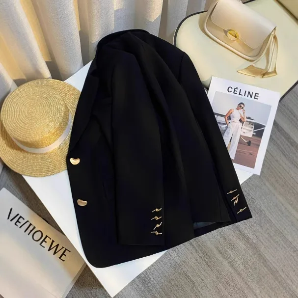 سترة سوداء بتصميم راقي للنساء لخريف وشتاء 2025 بدلة جديدة بسيطة ومتعددة الاستخدامات