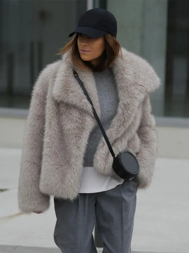 Chaquetas cálidas de piel sintética para mujer, abrigo corto de manga larga, de gran tamaño, con solapa sólida, a la moda, otoño e invierno, novedad de 2024