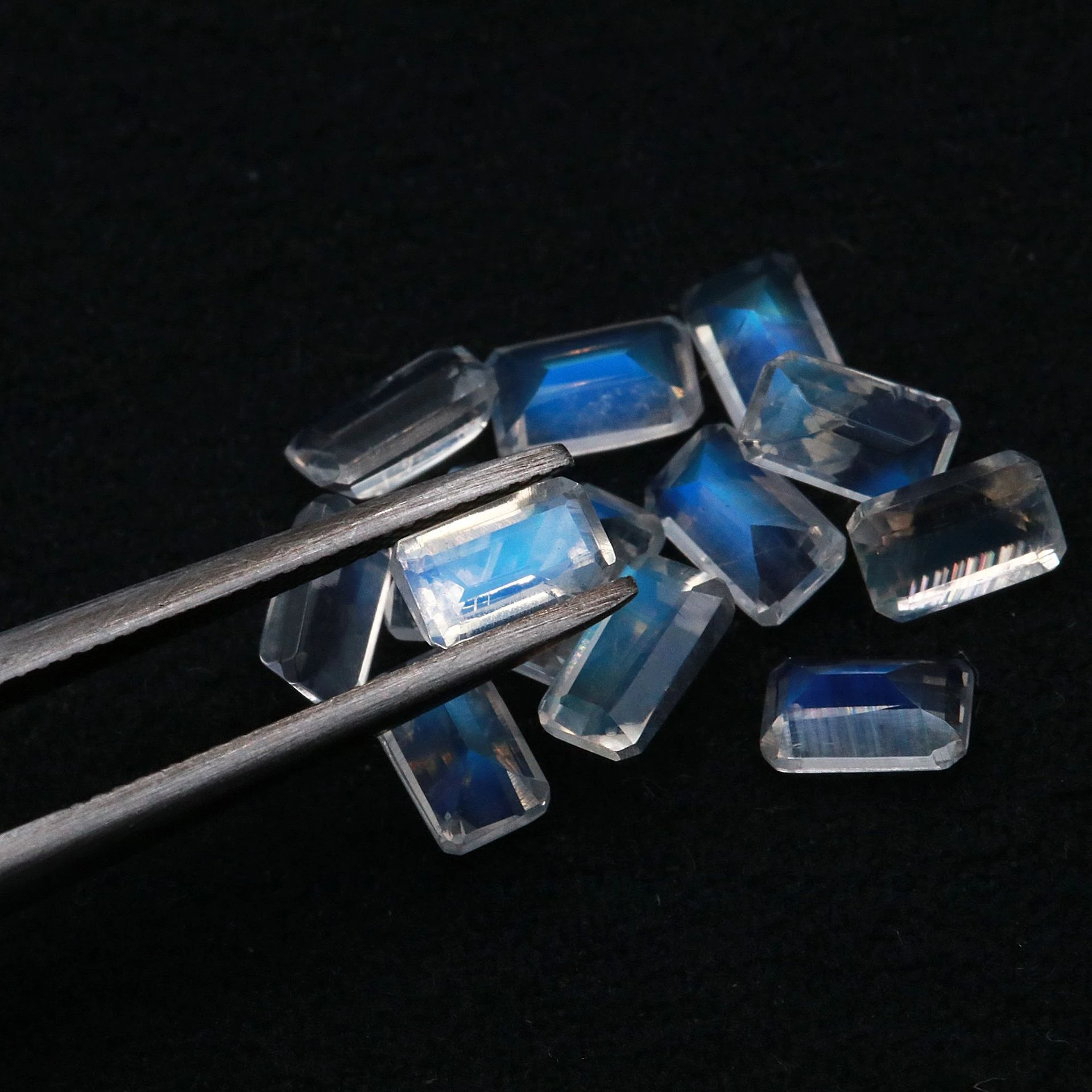 

2pcs/Lot Emerald Cut Natural Blue Moon Stone