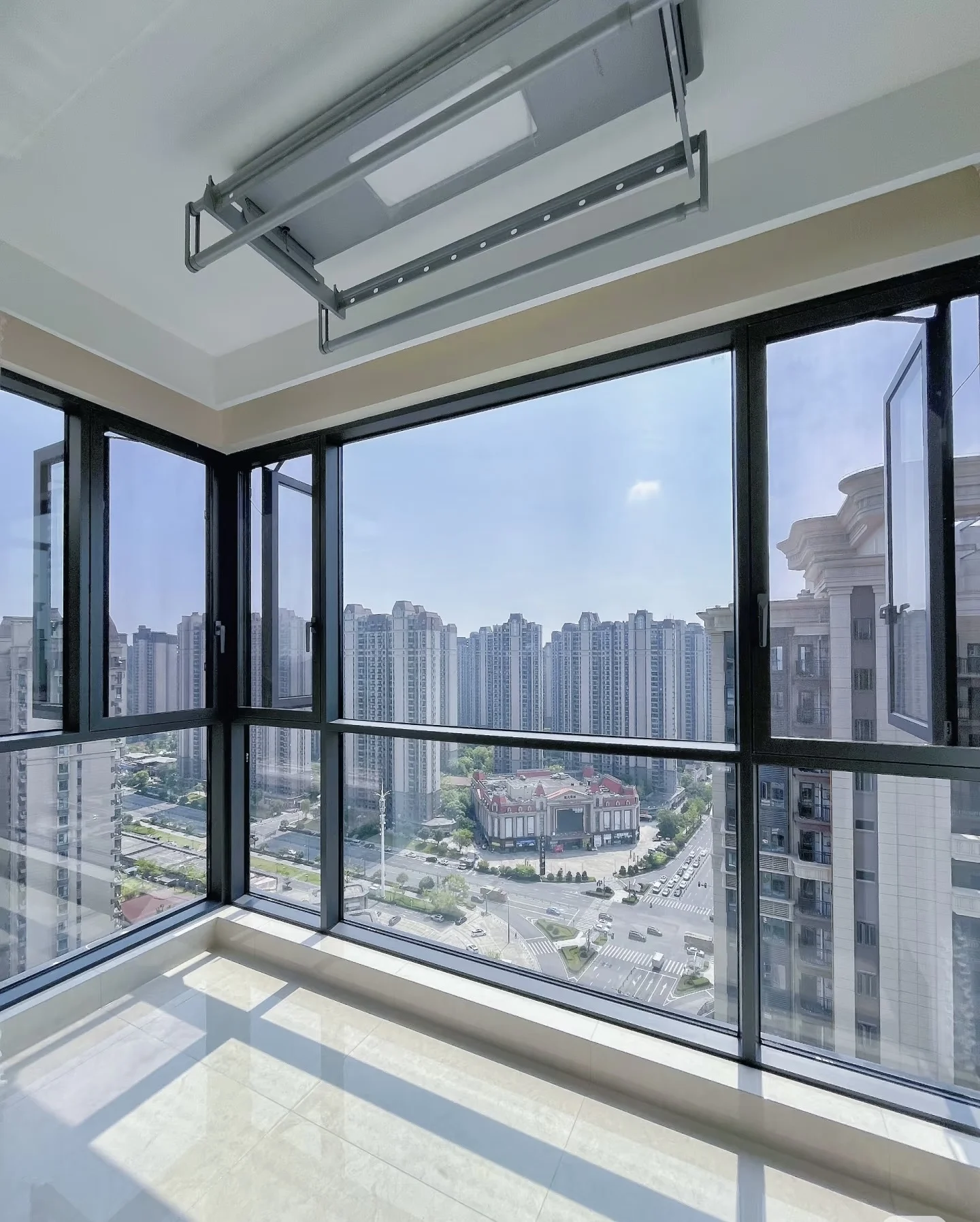 Aluminum Casement Window Floor to Ceiling Glass Wall Panel Slim Perimeter Frame for Panoramic View Terrace