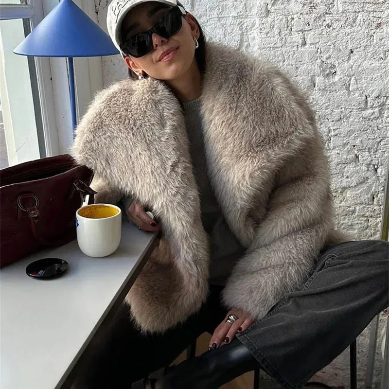 Autumn Winter Lady High End Short Fur Outwear Europe Female Long Sleeved Plush Jacket 2025 Women Fashion Big Lapel Faux Fur Coat