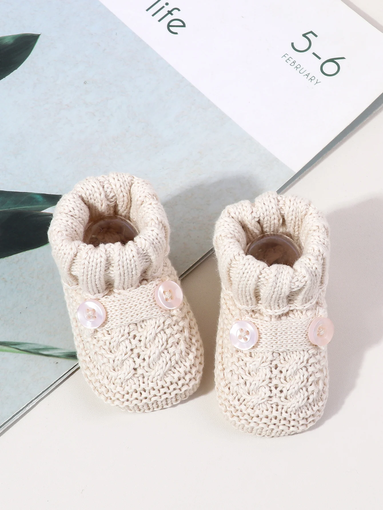 Neue gestrickte Babyschuhe für 0-3 Monate, warm, weich, bequem, mit Cartoon-Muster, für Kleinkinder, rutschfeste Sockenschuhe für Kleinkinder – Detail 25